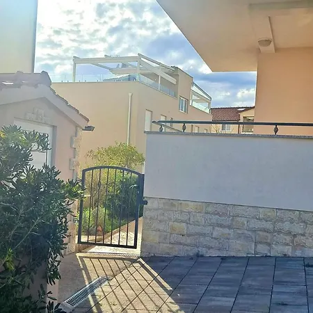 M&b * Vodice